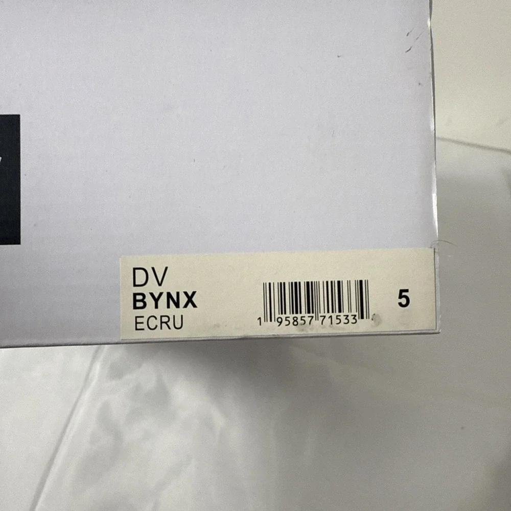 DV DOLCE‎ VITA BYNX LOW TOP  FAUX FUR SNEAKERS SIZE 7 IN OFF WHITE